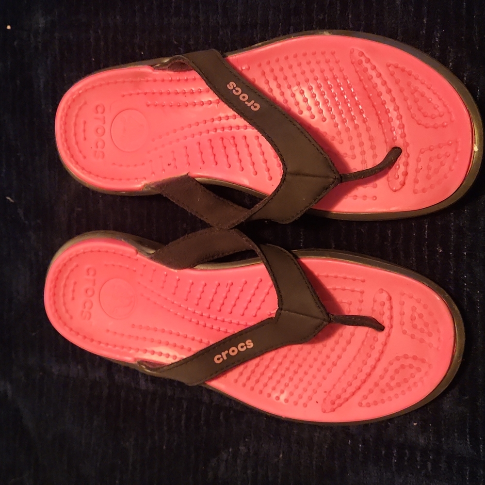 Crocs size 7